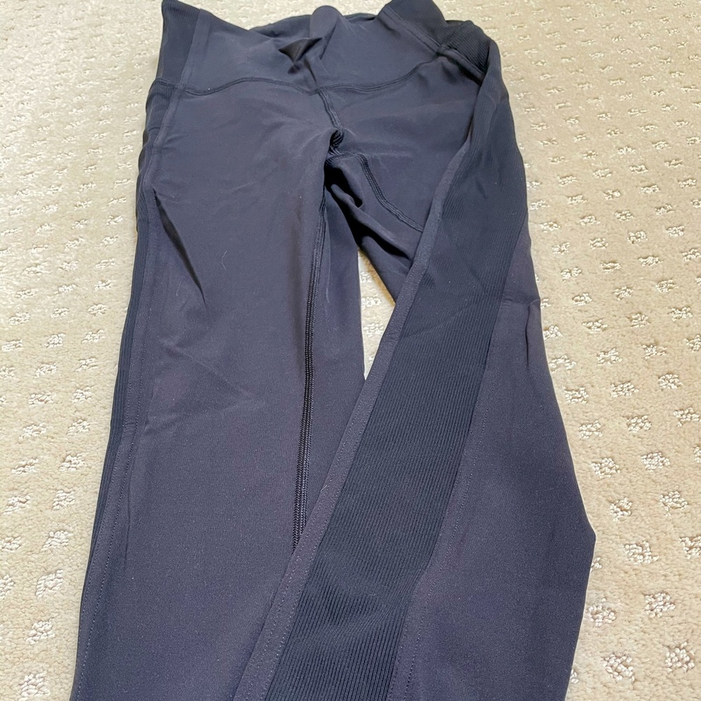 Wunder Under Lululemon with side paneling detail